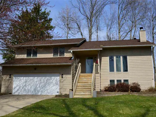 1708 Whitters Way NW, Cedar Rapids, IA 52405