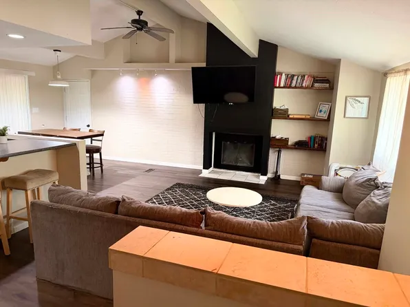 400 S Pleasant Hill Blvd, Pleasant Hill, IA 50327