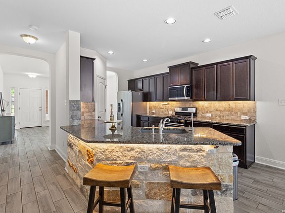 2nd image of 5509 Calaveras way
