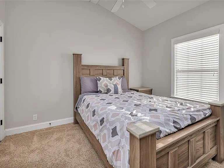505 Mariners Cir — Photo 20