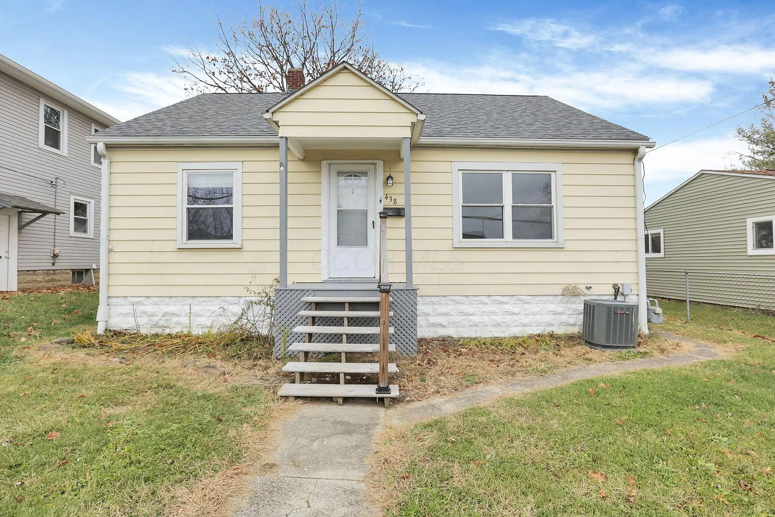 438 Clarendon St photo 1