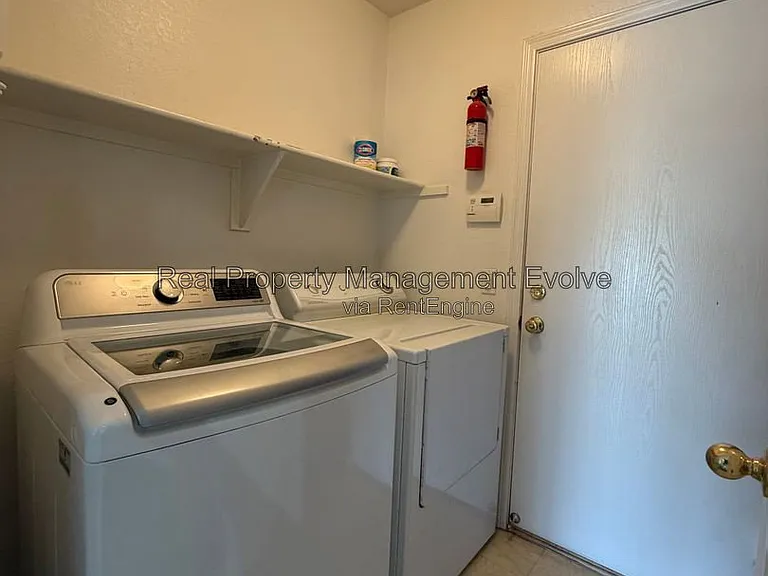 2227 E Edna Ave — Photo 28