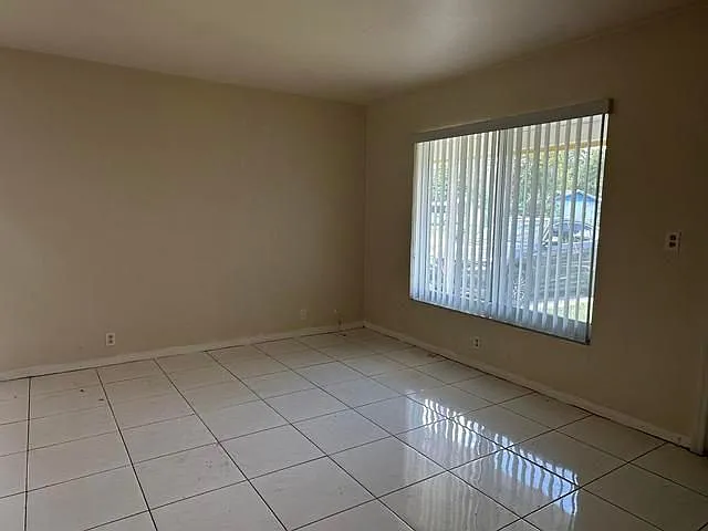 3 bed, 2.0 bath, 1000 sqft, $2,800 — Photo 2