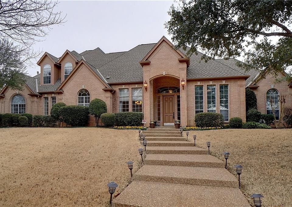 1st image of 907 Hillcrest Trl