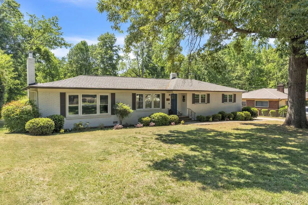 Building Photo - 822 Sharonwood Dr