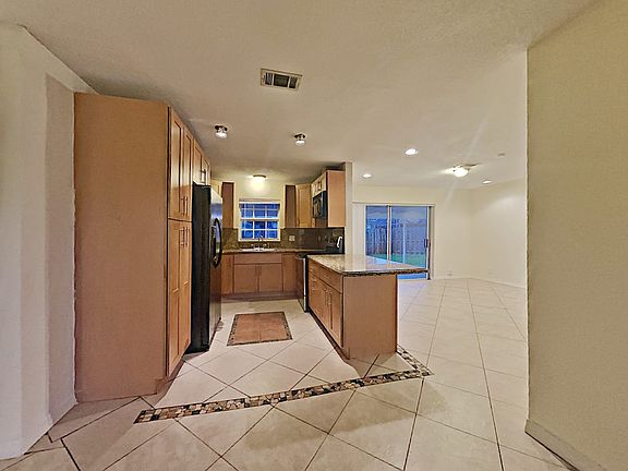 4th image of 9371 NW 38th Pl