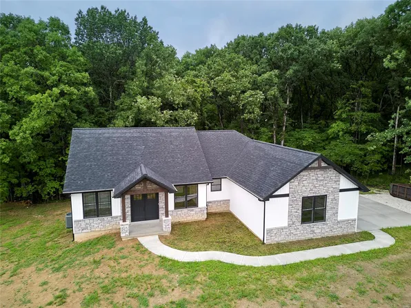 105 Merz Meadows Dr, Troy, MO 63379