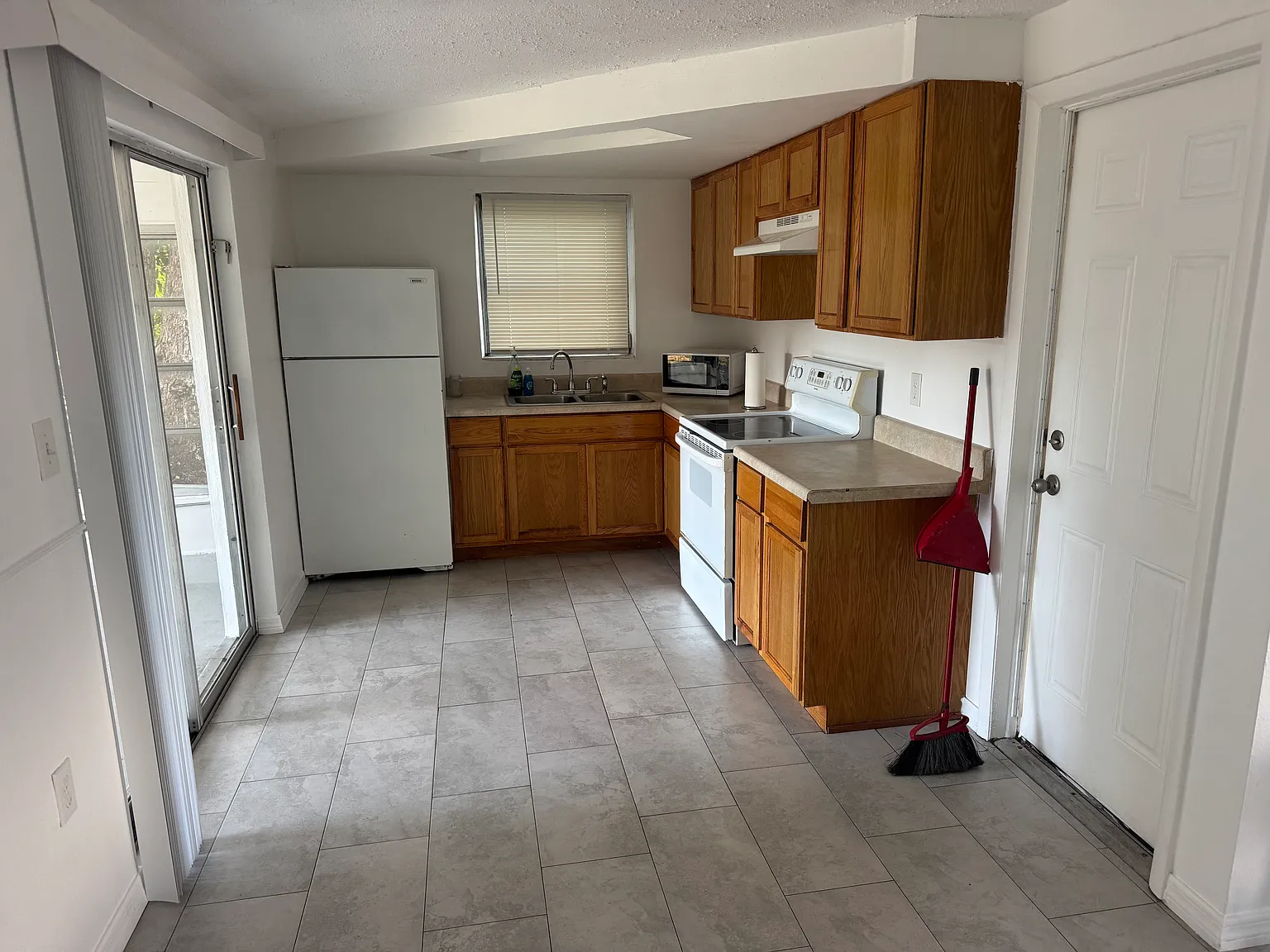 2 bed, 950 sqft, $1,800 — Photo 4