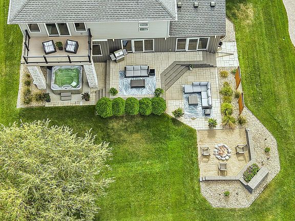 2nd image of 4345 Beach Ln S
