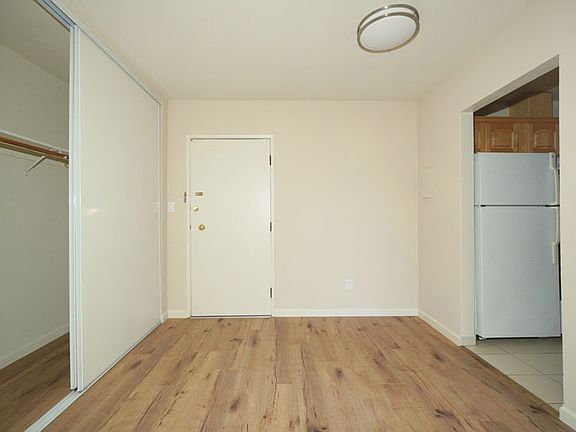 4th image of 408 Grant Ave APT 402