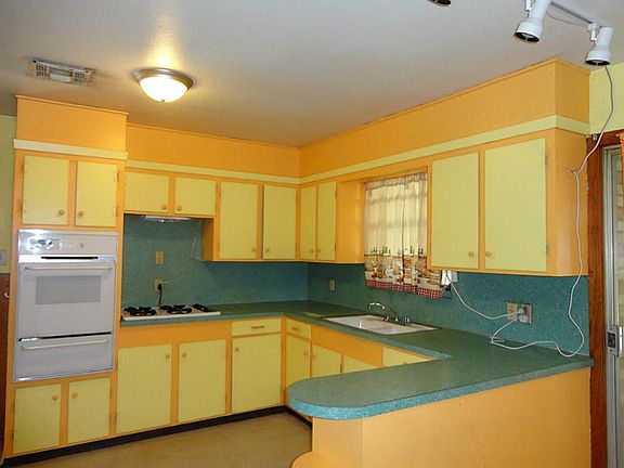 3rd image of 215 Hollyvale Dr