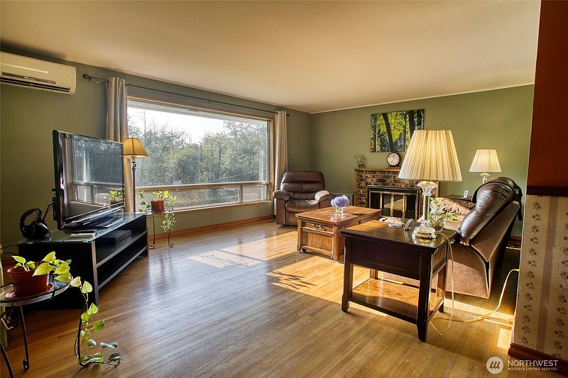 3rd image of 11826 NE Manzanita Lane