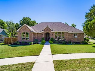 904 S Paris St, Ennis, TX 75119