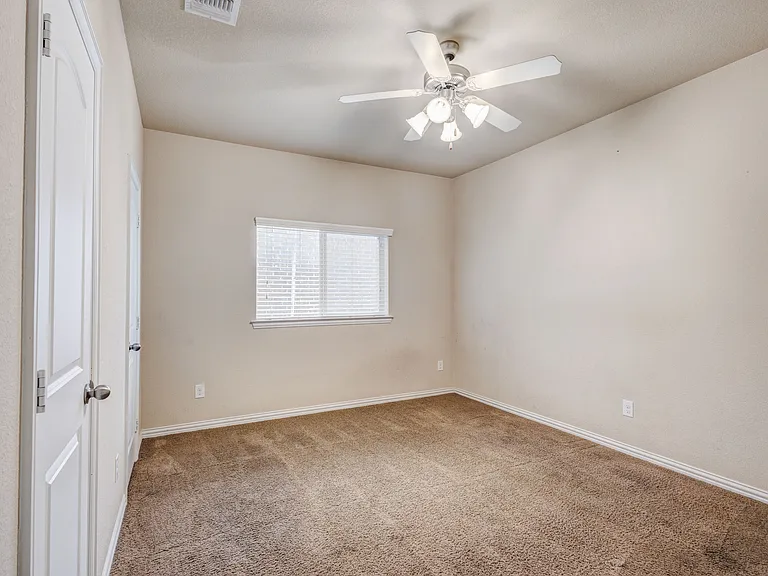 1020 Paradise Cv — Photo 31