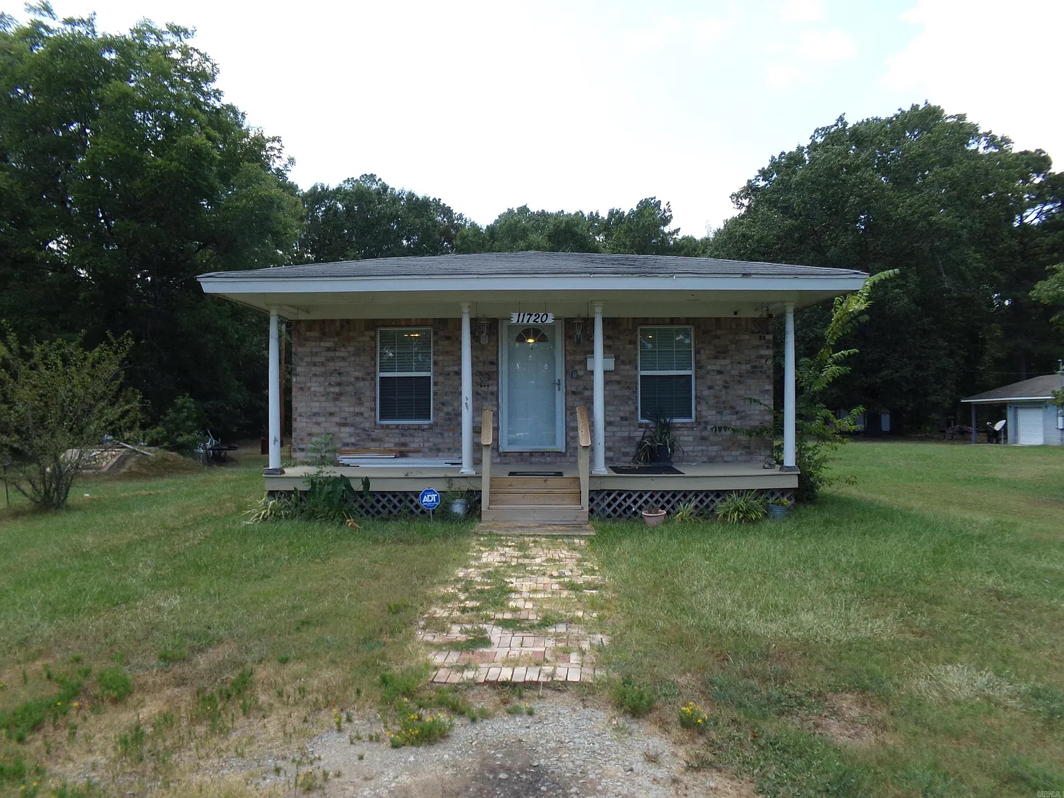 3 bed, 1.0 bath, 1008 sqft, $1,075 — Photo 3