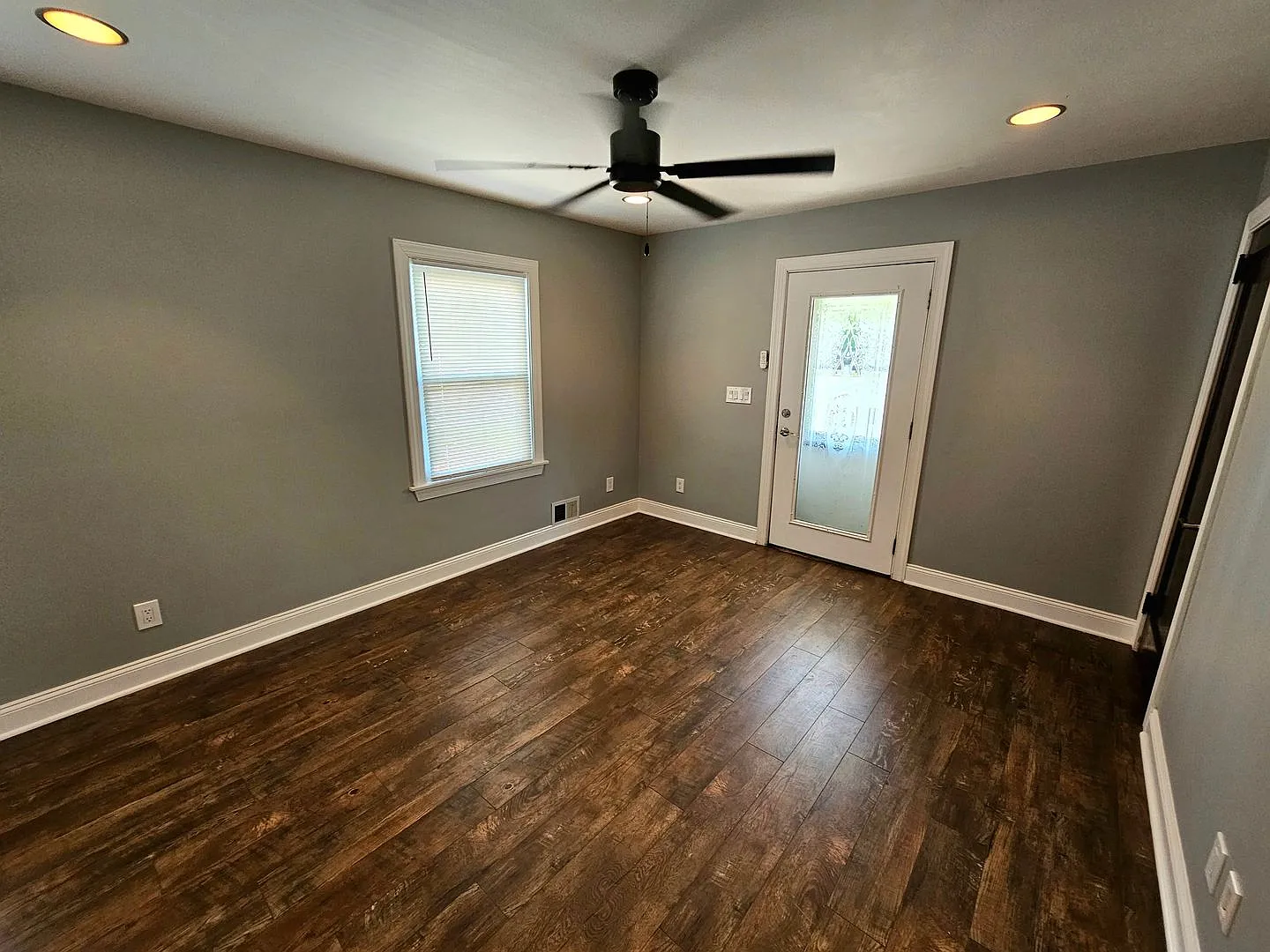 Stunning 3 Bed, 2.5 Bath Retreat - Available Now! — Photo 3