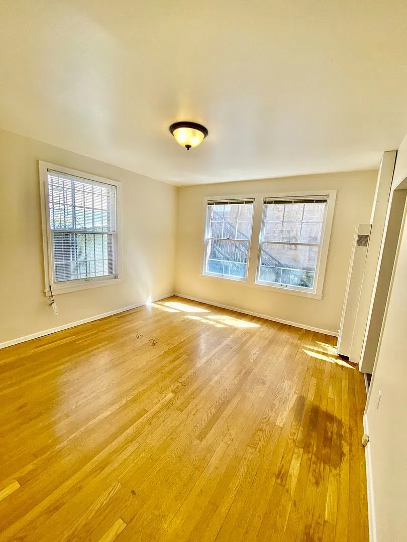 Embassy Apartments — Photo 3