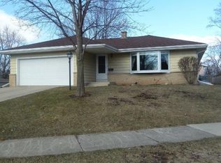 1222 Ed Mar Cir, Waukesha, WI 53188
