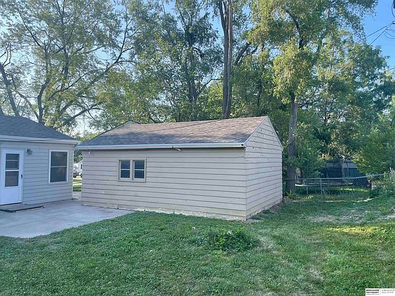 3rd image of 7422 S 70th St
