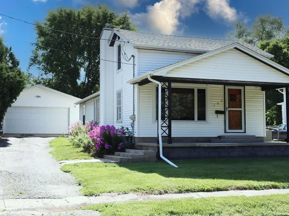 177 S Cone St, Farmington, IL 61531