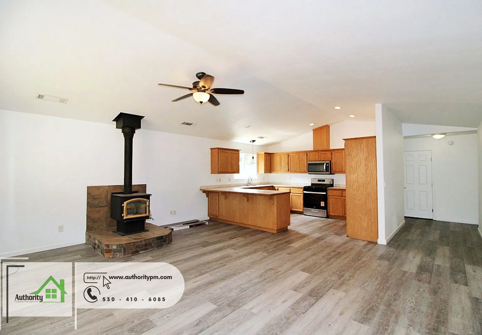 3 bed, 2.0 bath, 1380 sqft, $1,895 — Photo 4