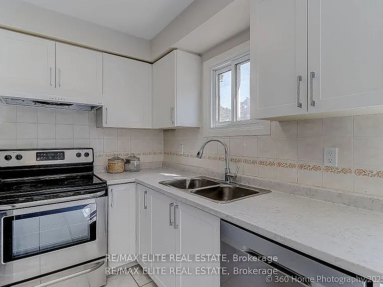 2032 Glenada Cres — Photo 7