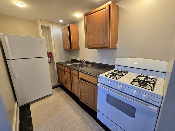 3rd image of 104 William St #4