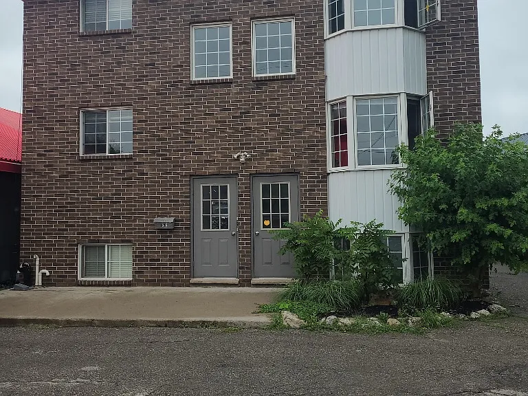 1516 Main St W #2-B — Photo 3