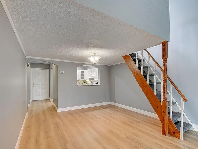 1921 Monks Ct — Photo 9