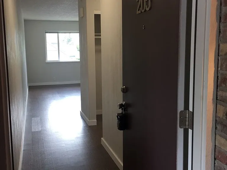 565 N Rosa Parks Way — Photo 10