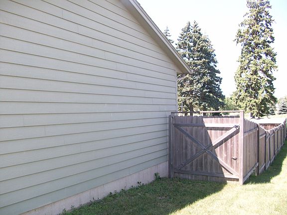 3rd image of 400 Emma Dr