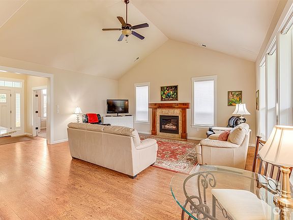 5th image of 1775 clatsop Street
