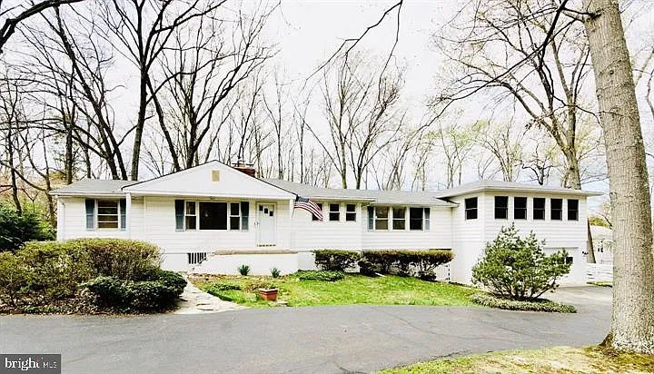 4046 Elizabeth Ln