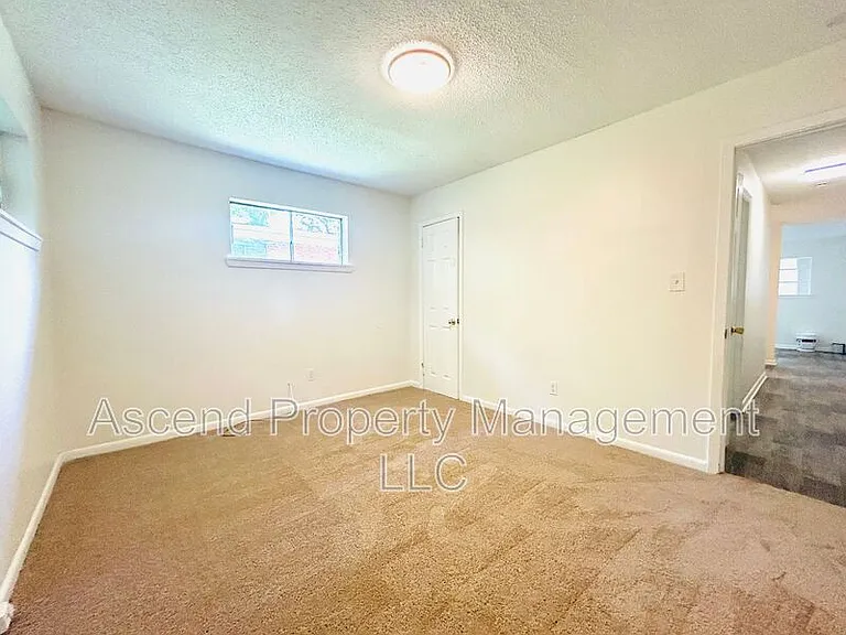 1102 N Hickory St #A — Photo 7