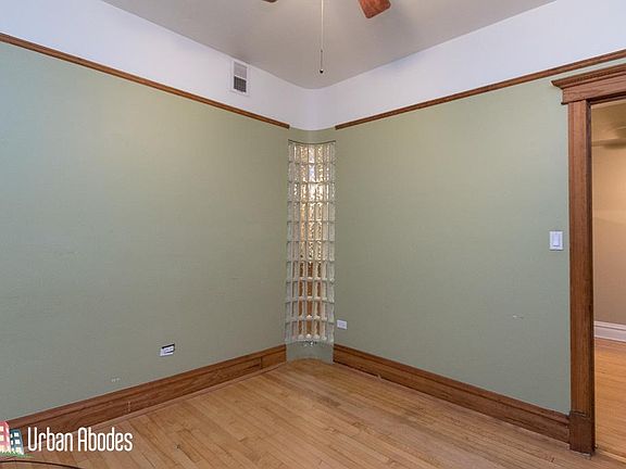 4th image of 1029 N Winchester Ave #Ua2
