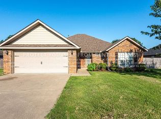 1689 N Oakhaven Pl, Fayetteville, AR 72704