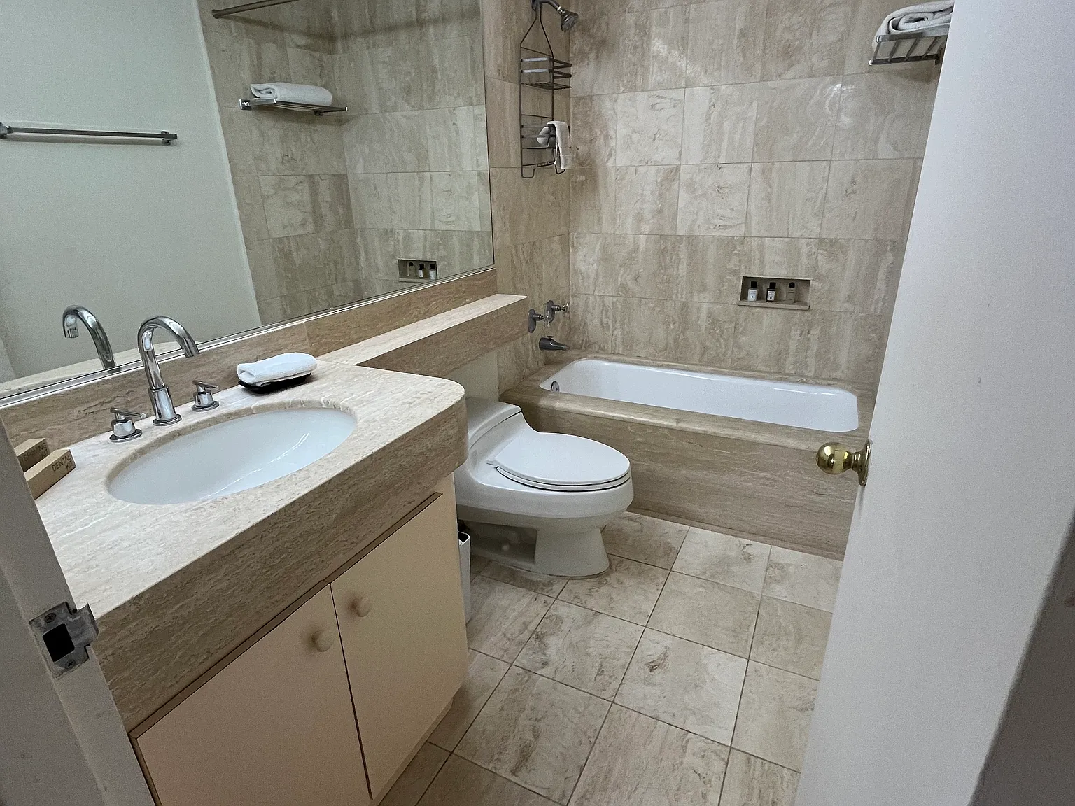 1 bed, 750 sqft, $2,500 — Photo 3