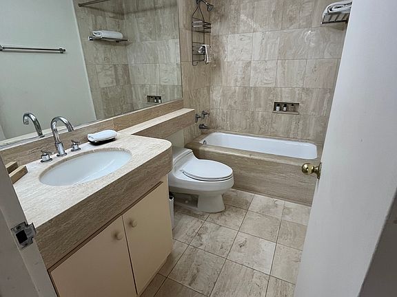3rd image of 700 Biltmore Way APT 1112