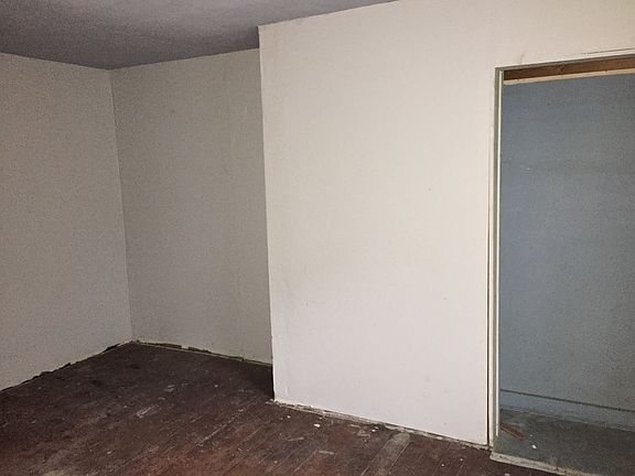 4th image of 125 Dover St