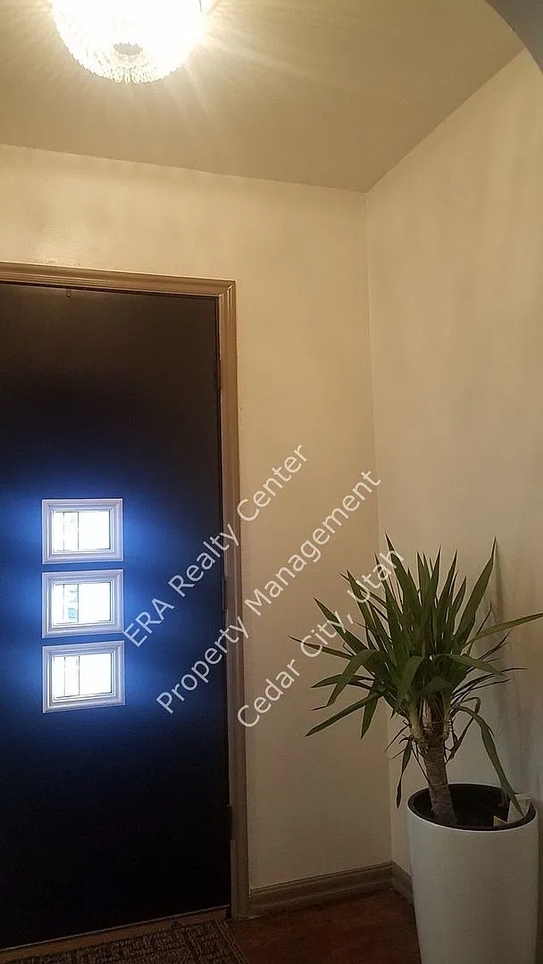 466 W 200 N A-B — Photo 4