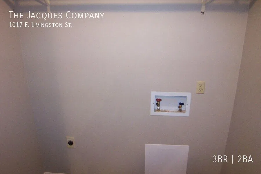 Very Clean 3 Bedroom 2 Bath 1 Car Garage with Lots of Space — Photo 3