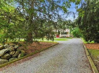 22 Rolling Meadow Ln, Pound Ridge, NY 10576