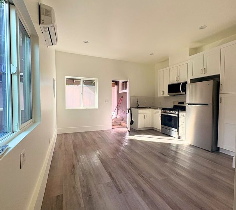 1st image of 7413 Oak Park Ave