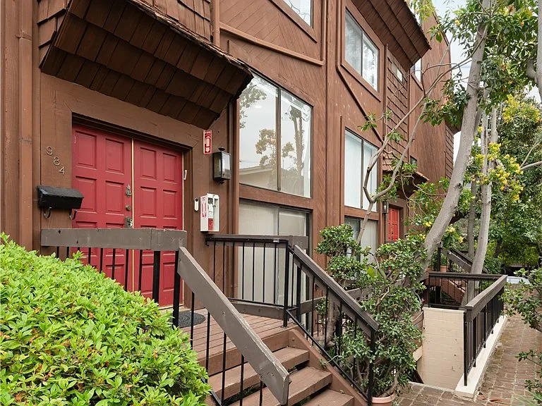 984 Granville Ave — Photo 30