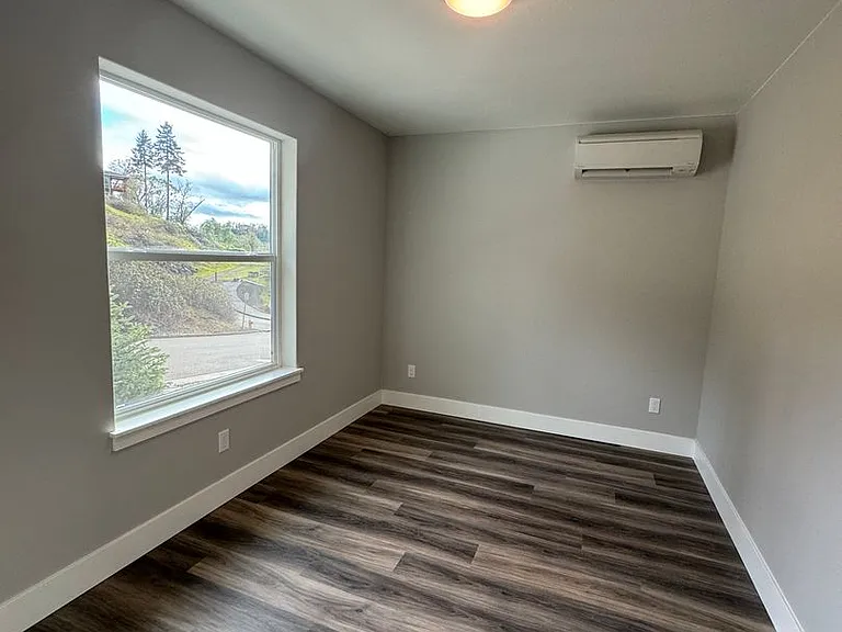 1720 NE Alameda Ave — Photo 13