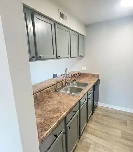 501 W 27th St S #201 — Photo 7