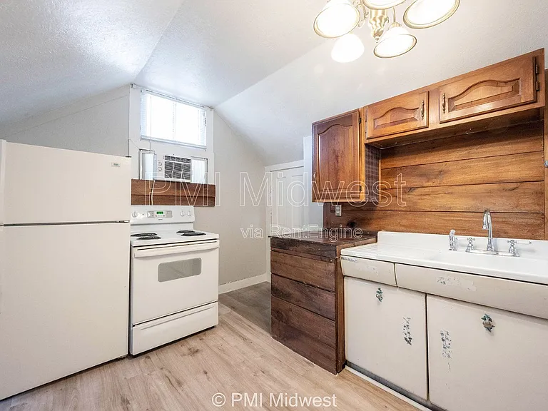 156 W Main St #C — Photo 14