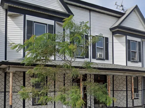 21 14/16 College Pl, College Pt, NY 11356