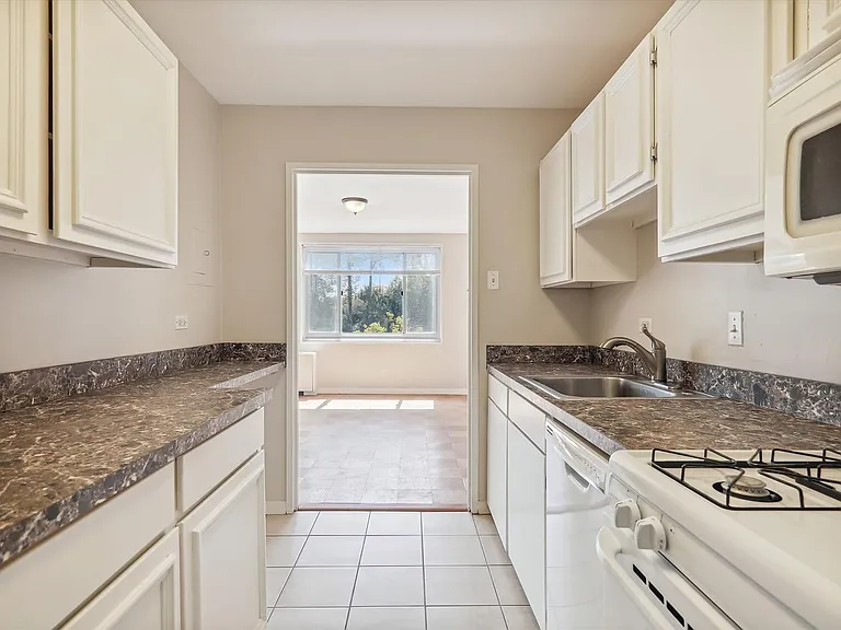 1900 Lyttonsville Rd #308 — Photo 44