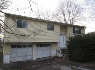 10 Fenmore Dr, Wappingers Falls, NY 12590